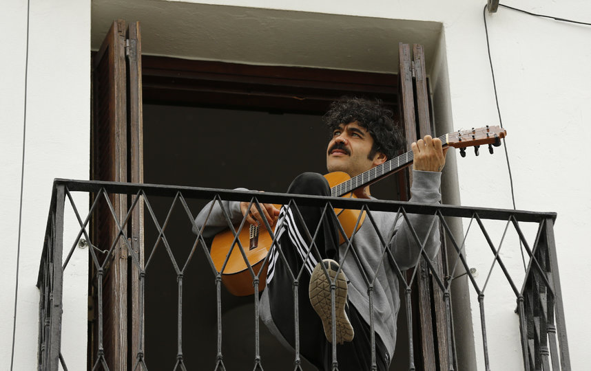 В Испании играют на гитаре. Фото Getty