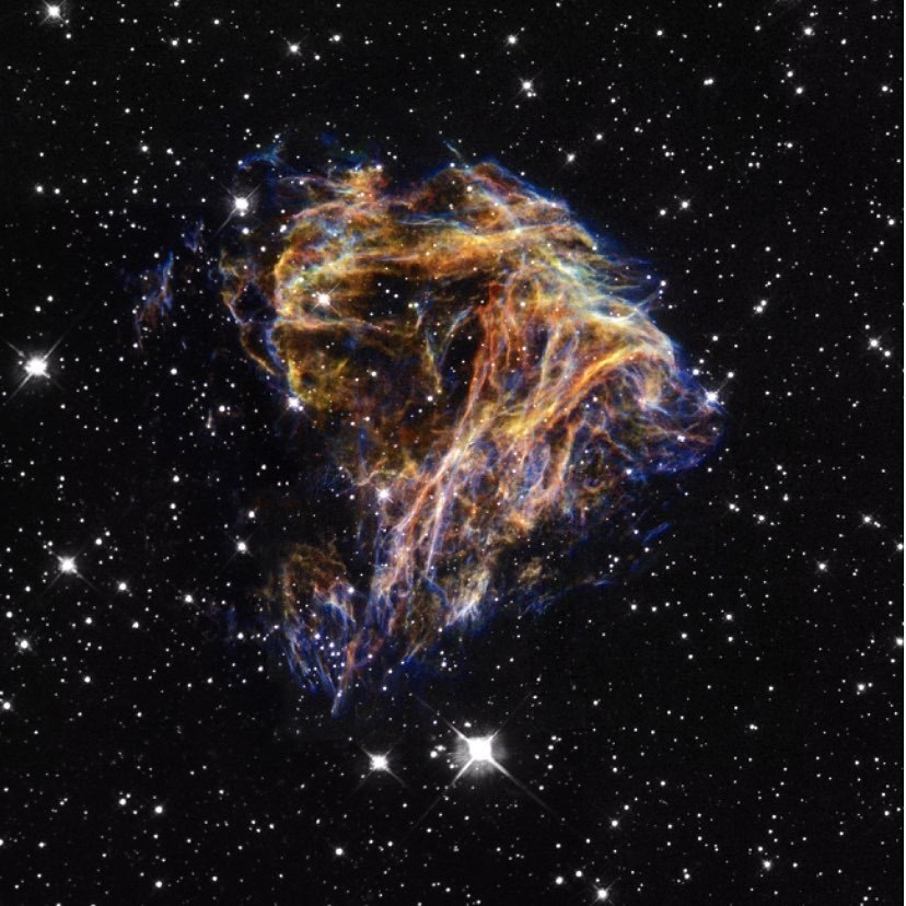 В день рождения пользователя @drianabasboni “Хаббл” видел N49 – ярчайший остаток сверхновой в Большом Магеллановом Облаке. Фото nasa.gov