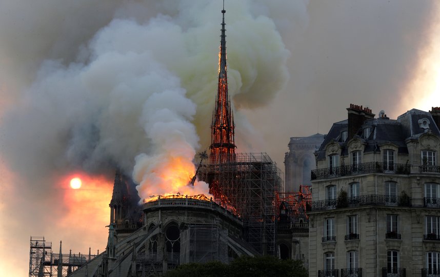 Пожар произошёл вечером 15 апреля 2019 года. Фото AFP