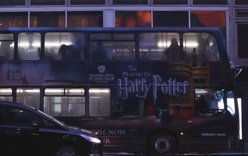 В Великобритании медиков будут возить на автобусах музея Гарри Поттера. Фото скриншот: instagram.com/wbtourlondon/