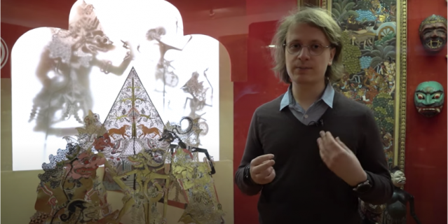 Никита рассказывает об искусстве востока. Никита рассказывает об искусстве востока.