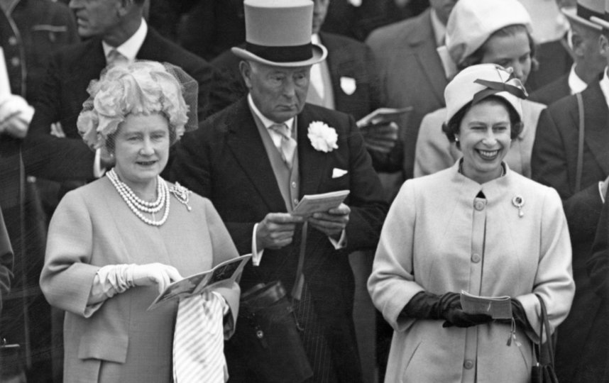 Королева Елизавета II (справа). 1963 год. Фото Getty