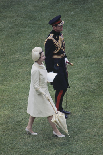 Церемония инвеституры, в ходе которой Елизавета II возложила на голову сына венец принца Уэльского. 1 июля 1969 год. Фото Getty