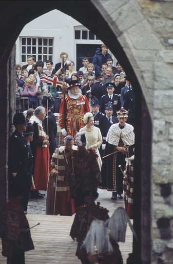 Церемония инвеституры, в ходе которой Елизавета II возложила на голову сына венец принца Уэльского. 1 июля 1969 год. Фото Getty