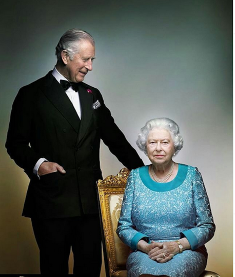 Королева Елизавета II и её сын принц Чарльз. Фото Instagram @theroyalfamily