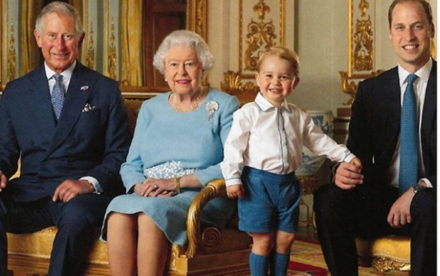 Королева Елизавета II с первыми тремя наследниками престола: принцами Чарльзом, Уильямом и Джорджем. Фото Instagram @theroyalfamily