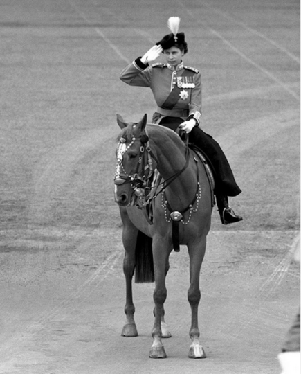 Королева Елизавета II также любит лошадей и была хорошим наездником. Фото Instagram @theroyalfamily