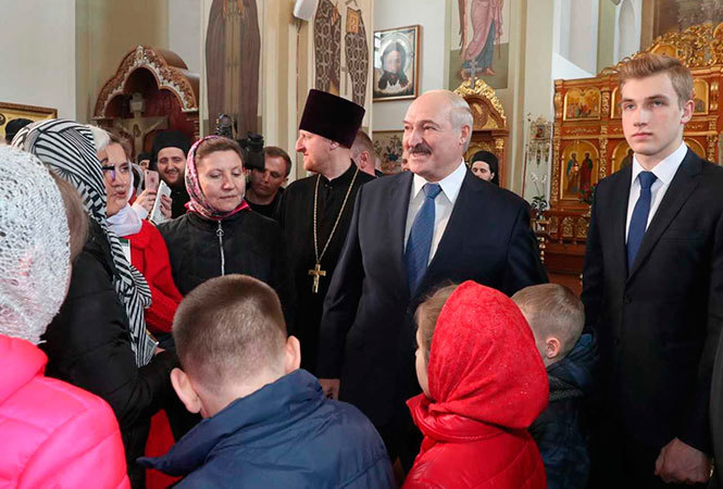Александр Лукашенко и Николай Лукашенко. Фото president.gov.by