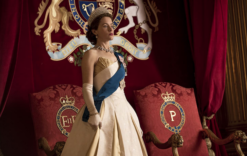 Клэр Фой в роли Елизаветы II в "Короне". Фото кадр из фильма