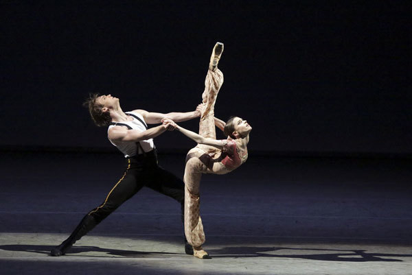 Сцена из балета "Герой нашего времени". Фото Пресс-служба Большого театра