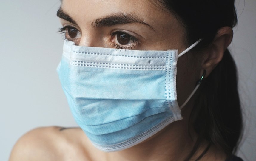 Врачи рекомендуют носить маски, чтобы минимизировать риск болезни. Фото pixabay