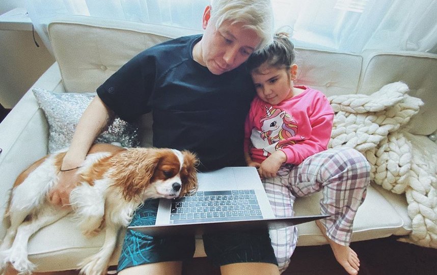 Степан Ледков проводит время с женой и детьми. Фото https://www.instagram.com/katikleinee/