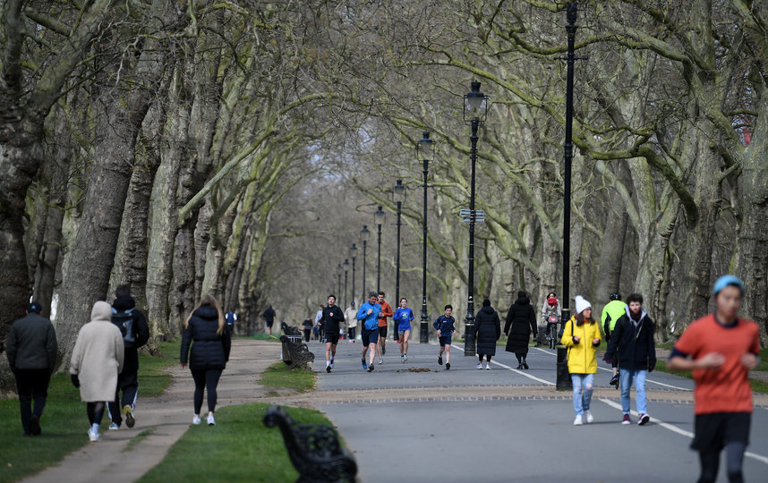 В пригороде Лондона разрешены небольшие пробежки. Фото Getty