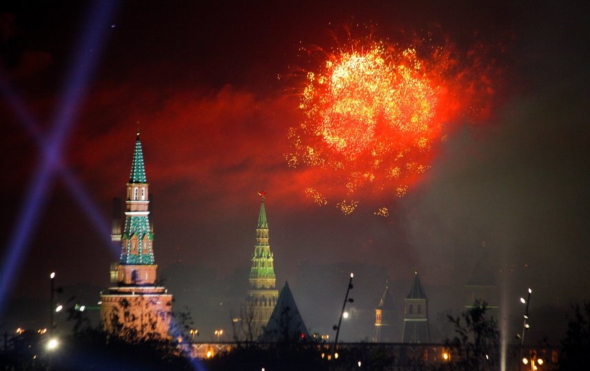 Салют в москве 9 мая фото