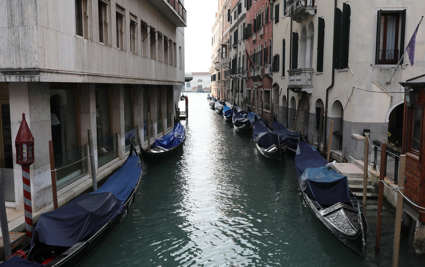 Так стала выглядеть Венеция на карантине – лодки больше не нужны. Фото Getty