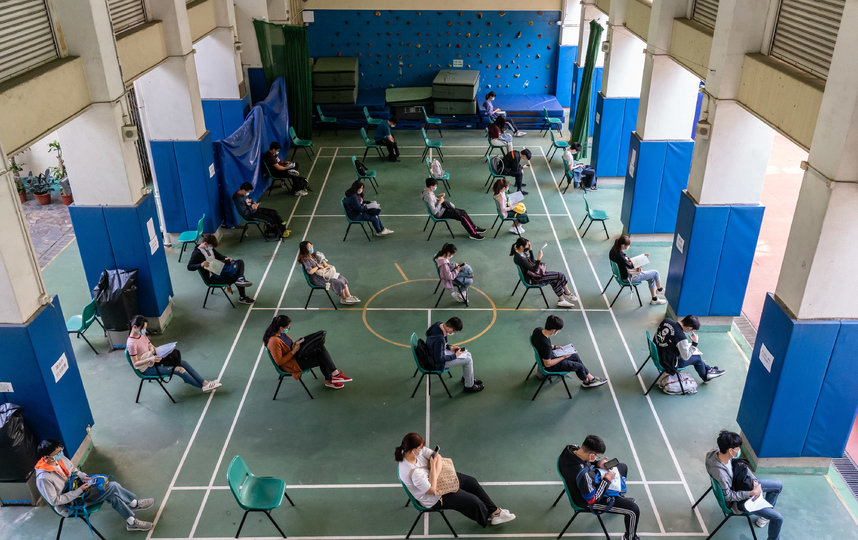 Школьники готовятся к пробным экзаменам. Фото Getty