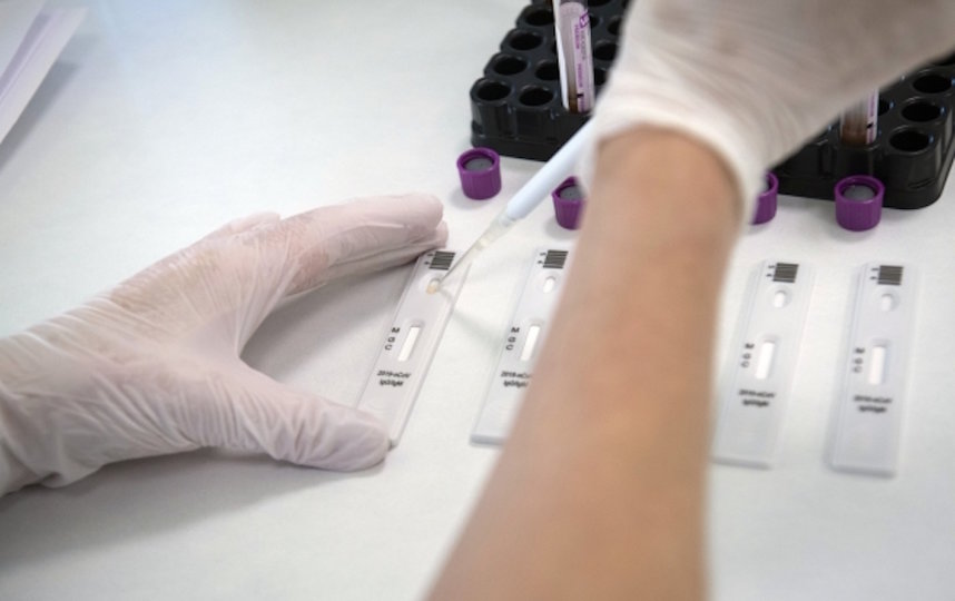 Тестирование на коронавирус в Москве проводится постоянно. Фото РИА Новости
