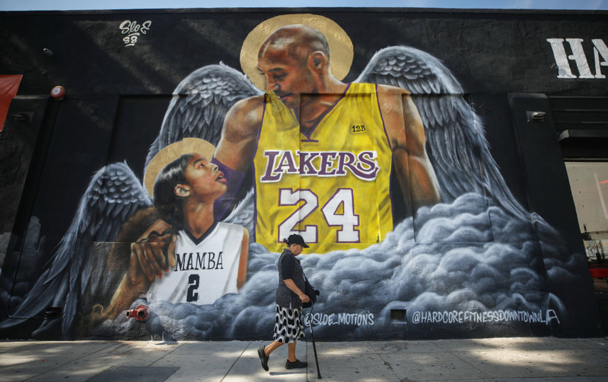 Граффити в честь погибшего баскетболиста и его дочери. Фото Getty