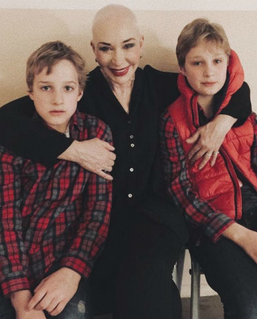 Татьяна Васильева вместе с внуками. Фото instagram @vasileva_vtg