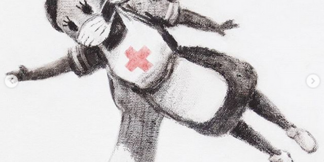 Стрит-арт художник Бэнкси изобразил медсестру в образе супергероя.