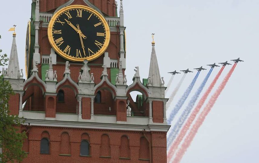 Пролёт авиации над Москвой в честь Дня Победы. Фото Василий Кузьмичёнок