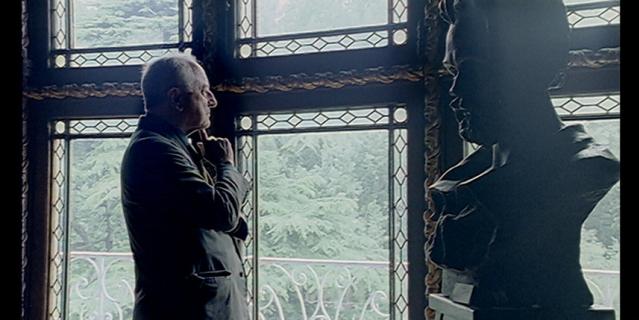 Кадр из фильма “Величайший кутюрье” (2007). Кадр из фильма “Величайший кутюрье” (2007).