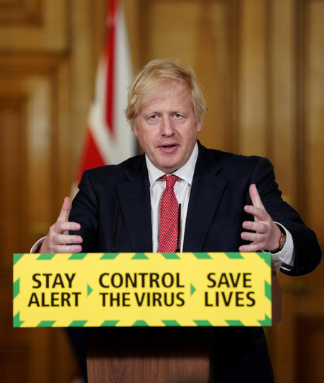 Борис Джонсон объявил новый лозунг в борьбе с коронавирусом: "Будь бдителен, сдерживай вирус, спасай жизни". Фото AFP