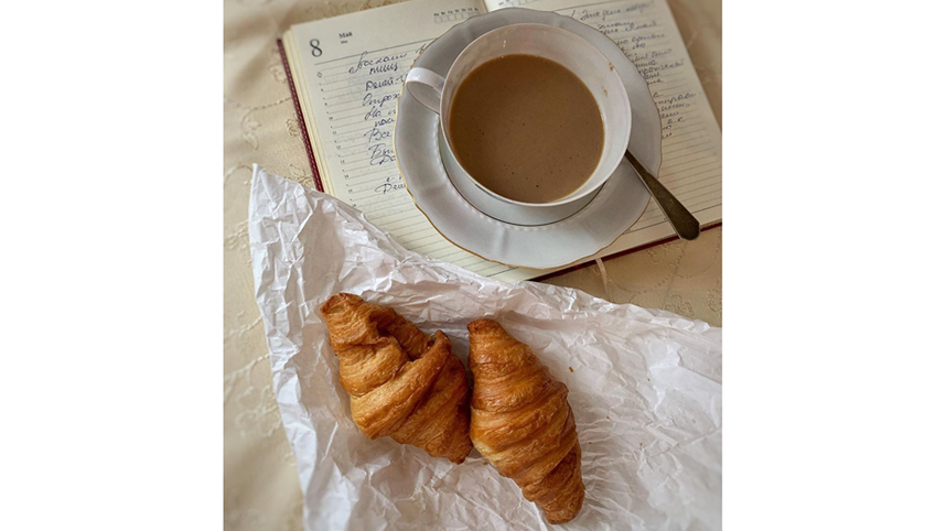 Круассаны и кофе. Фото instagram.com/_mariam.____