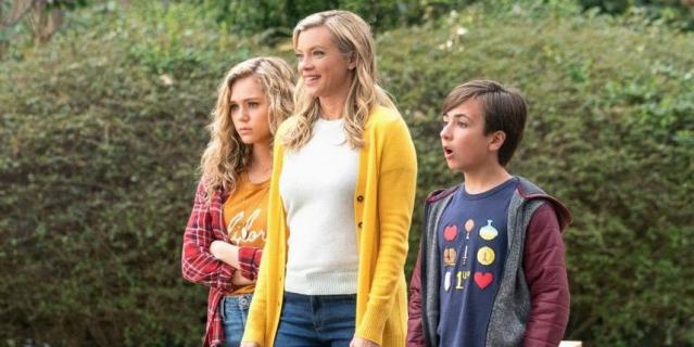 Кадр из сериала "Старгёрл". Кадр из сериала "Старгёрл".
