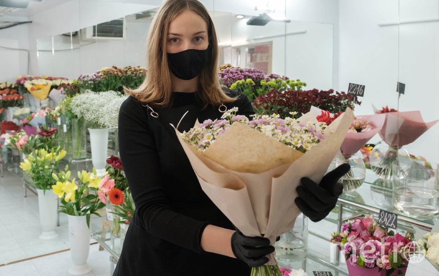 Парикмахеры и продавцы работают в масках и перчатках. Фото Алена Бобрович, "Metro"