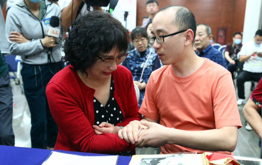 Пара из Китая нашла сына, которого похитили 32 года назад. Фото AFP
