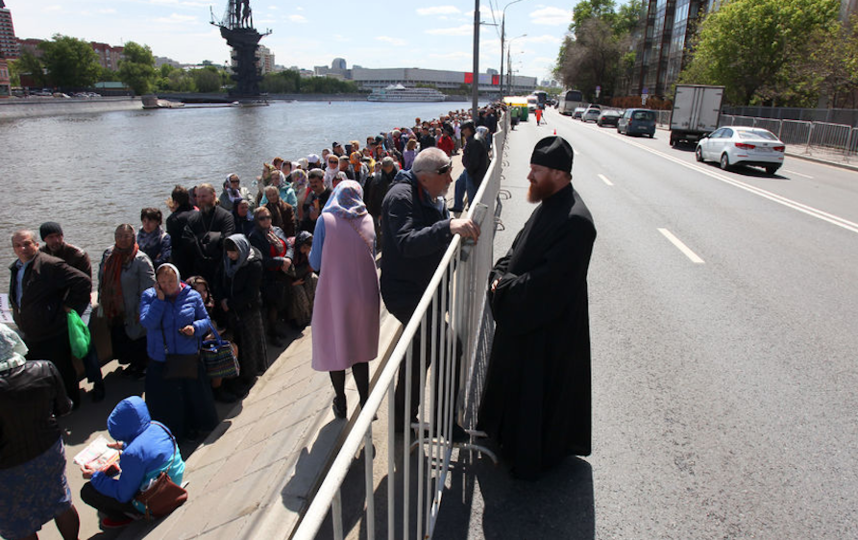 Верующие в очереди к мощам Николая Чудотворца в Москве в 2017 году. Фото Василий Кузьмичёнок