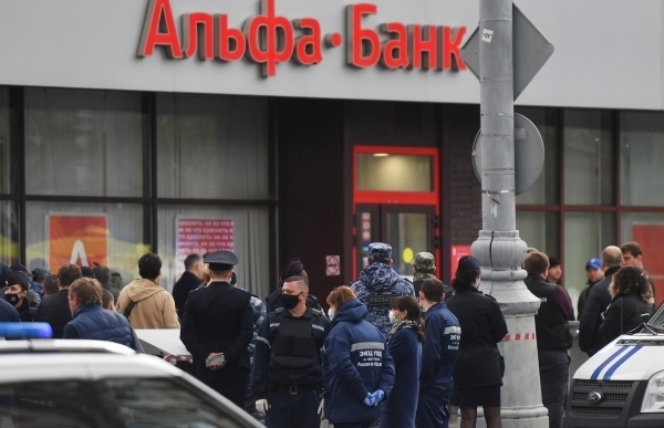 Инцидент произошёл в отделении банка в доме 41 по улице Земляной Вал. Фото РИА Новости