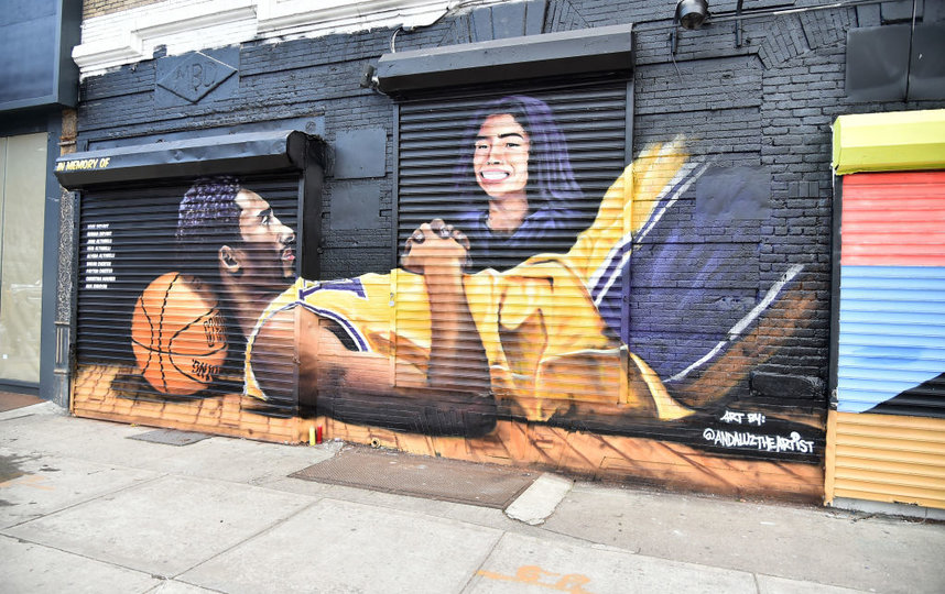 Граффити, посвящённое Коби Брайанту и его дочери. Фото Getty