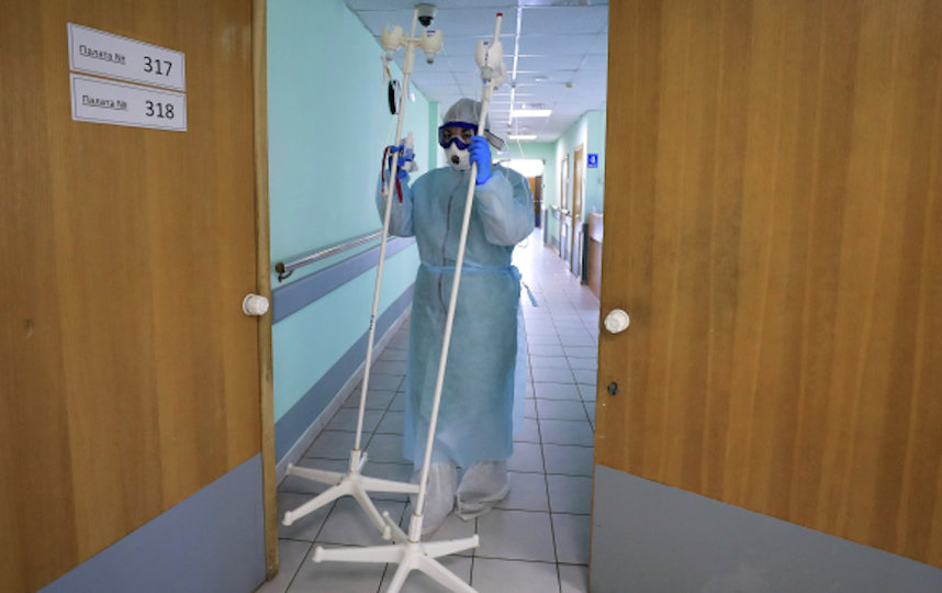 При госпитализации в стационар больному обеспечат полный комплекс диагностических исследований на коронавирусную инфекцию. Фото РИА Новости