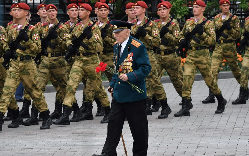 Фото путина на параде победы