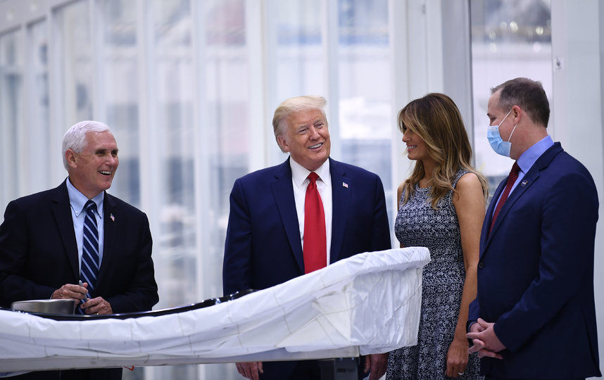 Дональд и Мелания Трамп посетили Космический центр Кеннеди на мысе Канаверал. Фото AFP