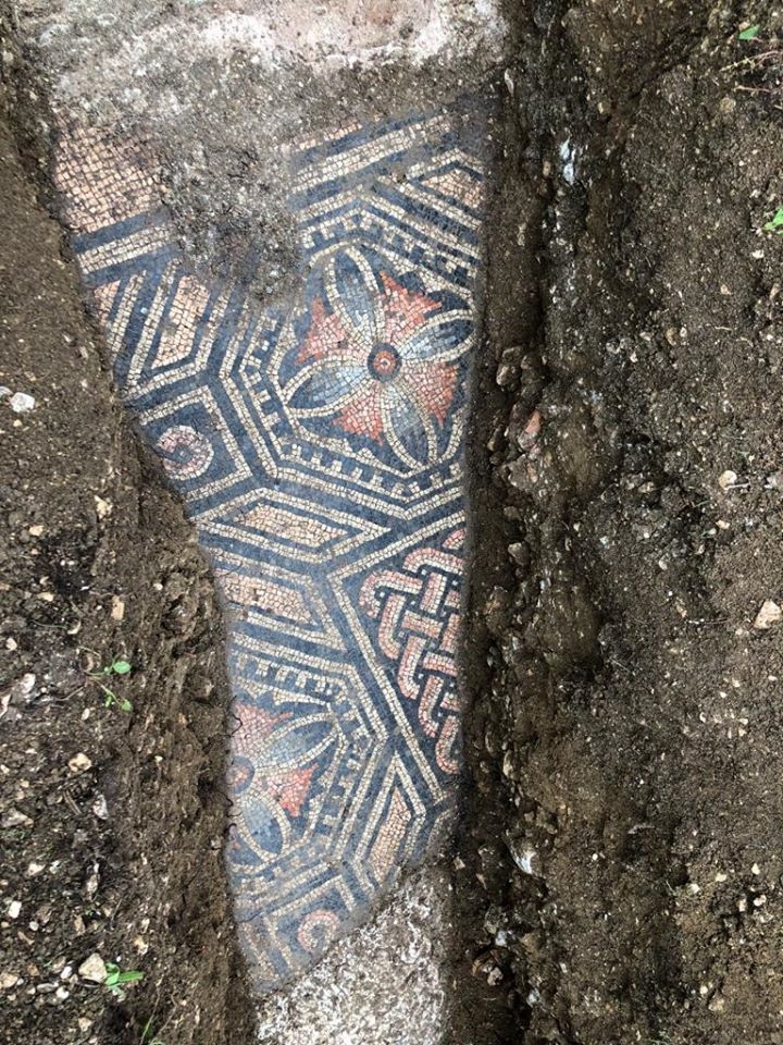 Остатки виллы, которая предположительно была построена в третьем веке н.э., были обнаружены здесь ещё в 1922 году. Фото скриншот: facebook