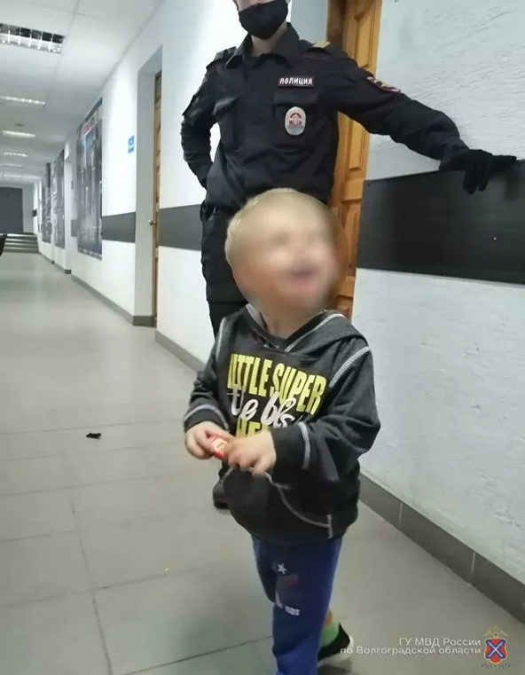 На вид малышу четыре или пять лет. Фото  пресс-служба ГУ МВД России по Волгоградской области