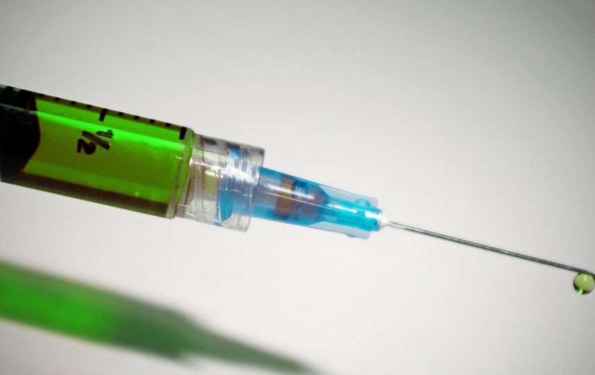 Вакцина несёт только "оболочку" вируса – все его антигены и иммунный ответ вырабатывается против всех белков оболочки. Фото Pixabay