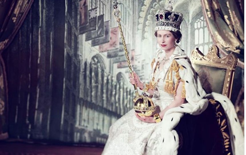 Королева Елизавета II в день коронации. Фото Instagram @theroyalfamily