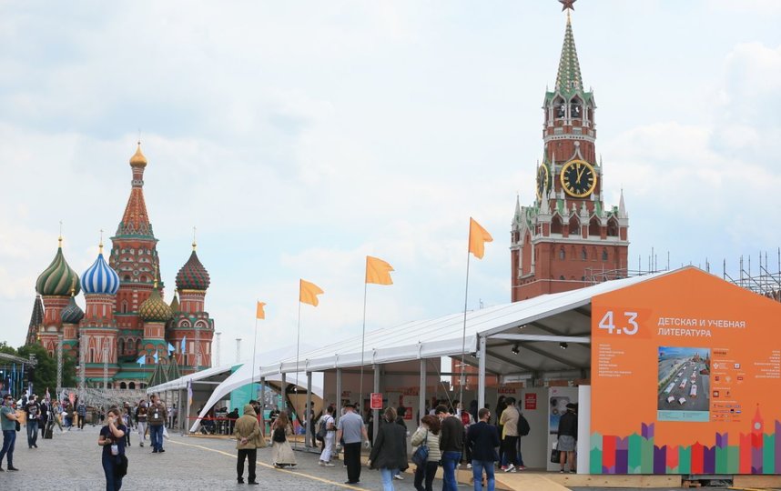 В субботу в Москве открылся ежегодный книжный фестиваль "Красная площадь". Фото Василий Кузьмичёнок