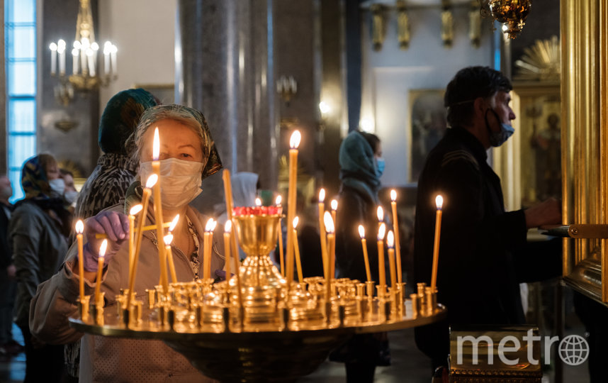 Священники Казанского собора надели маски. Фото Алена Бобрович, "Metro"