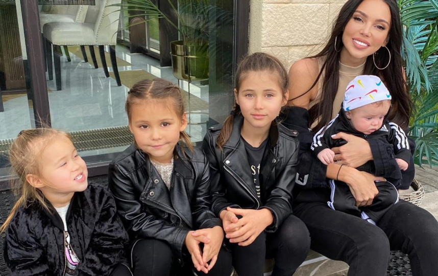 Оксана Самойлова с детьми. Фото Instagram @samoylovaoxana
