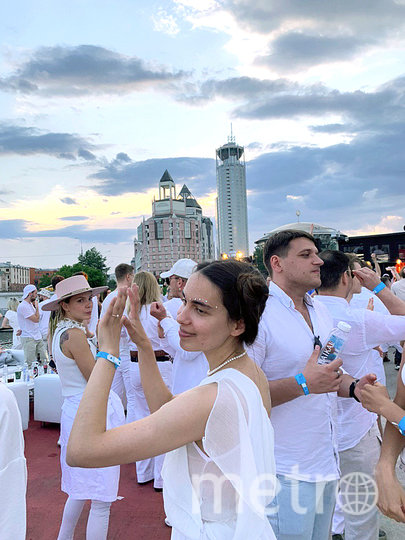 Репортёр Metro побывала на полулегальной вечеринке на корабле White Sunset Boat Trip в Москве. Фото Мария Беленькая., "Metro"