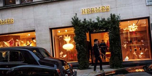 Бутик модного Дома Hermes. Бутик модного Дома Hermes.