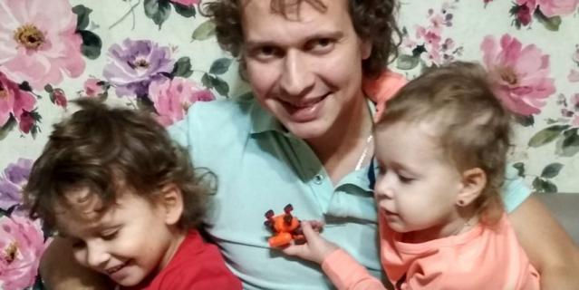 Иван Ерхов с сыном Вовой и дочкой Машей. Иван Ерхов с сыном Вовой и дочкой Машей.