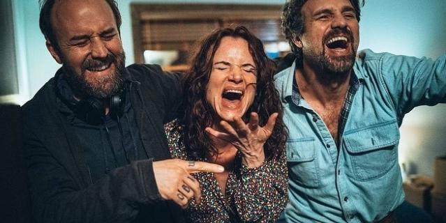 Кадр из сериала " Я знаю, что это правда". Кадр из сериала " Я знаю, что это правда".