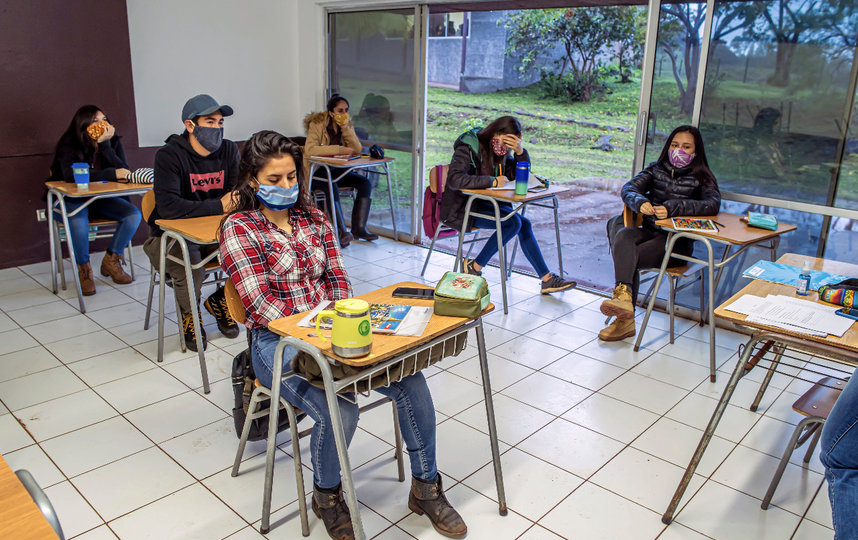 Борьба с пандемией коронавируса затронула студентов. Фото AFP