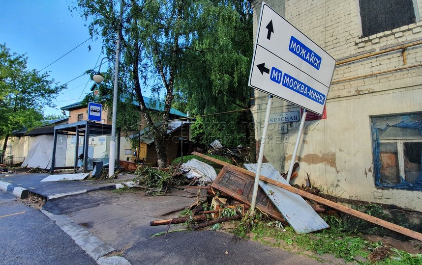 В подмосковной Рузе из-за прорыва дамбы смыло пять домов. Фото АГН "Москва"/Денис Воронин